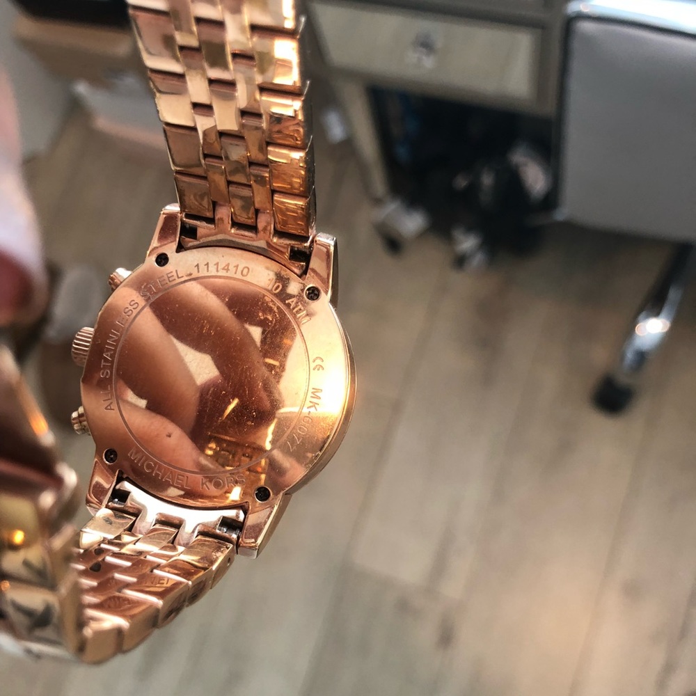 Michael Kors rose gold watch - Picture 8 of 8